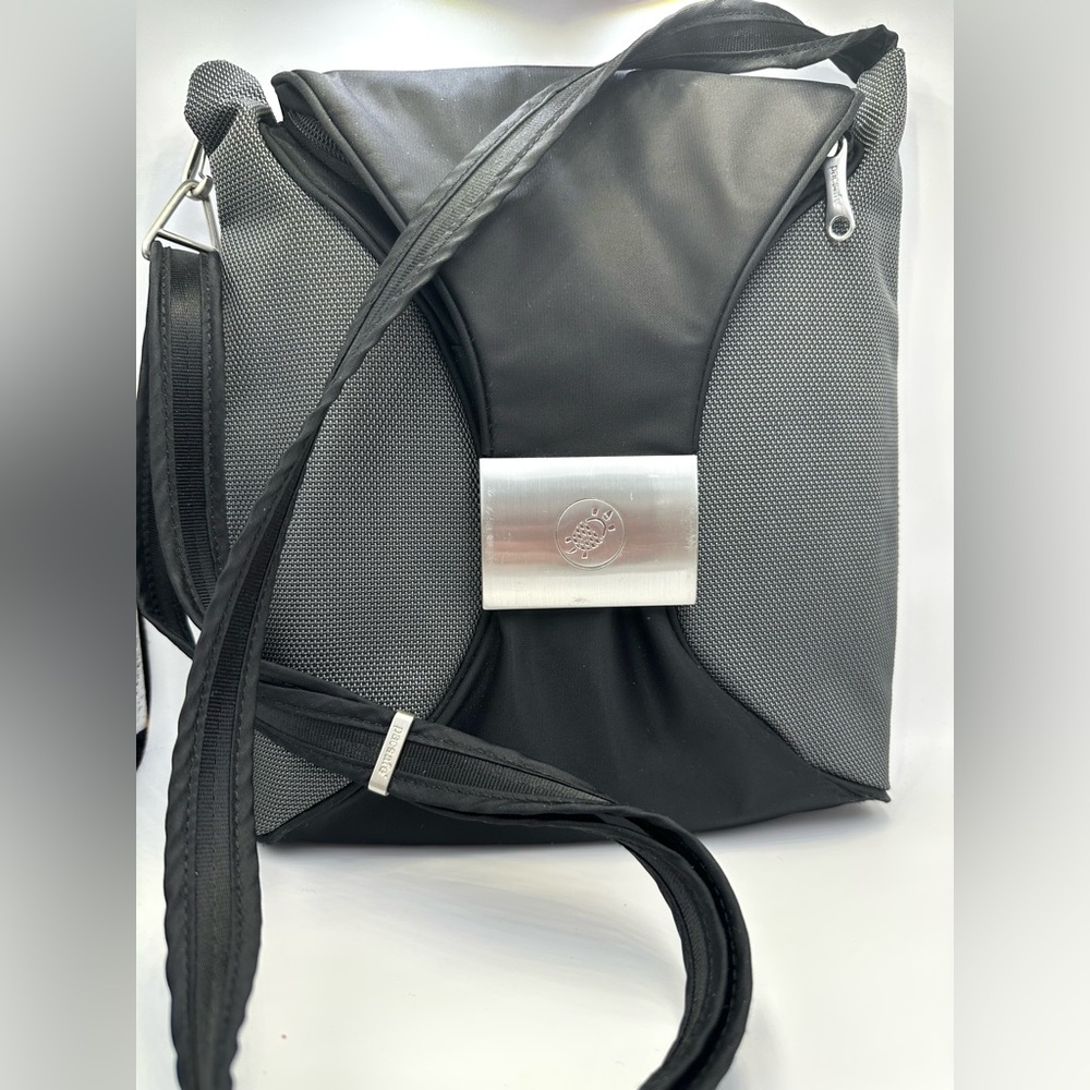 Pacsafe Dailysafe H100 Anti-Theft Travel Crossbody Bag - Picture 4 of 15